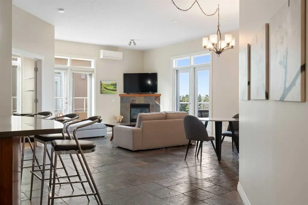 6 Hemlock Crescent SW #405