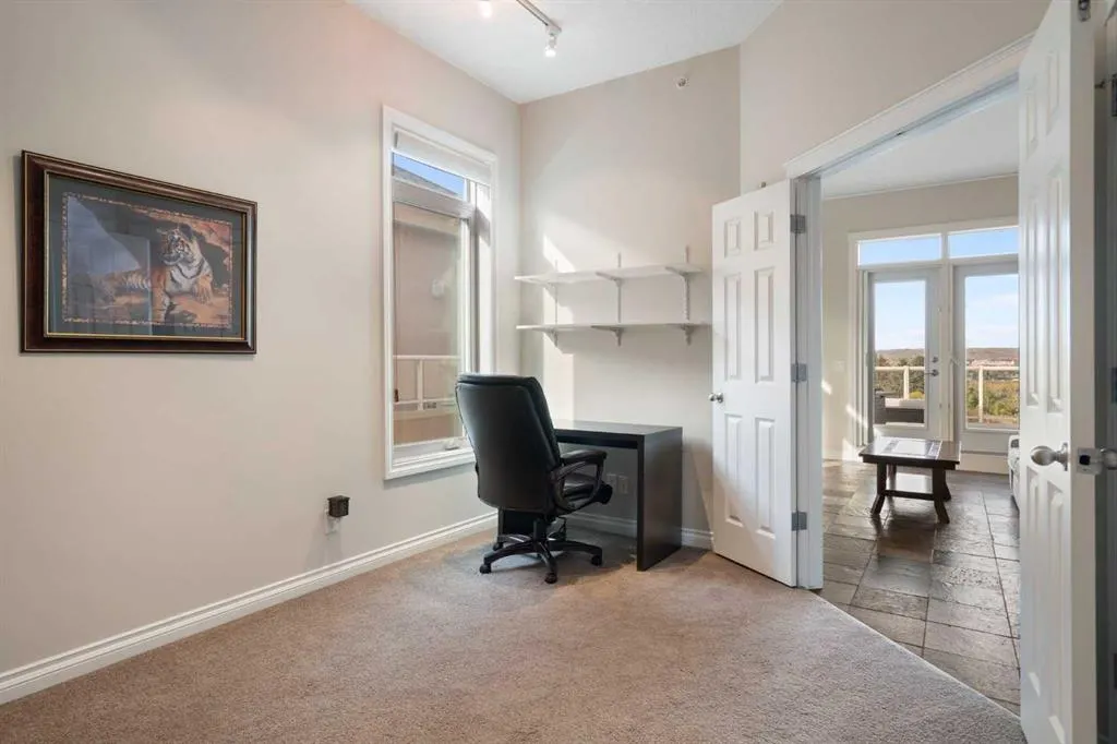 6 Hemlock Crescent SW #405