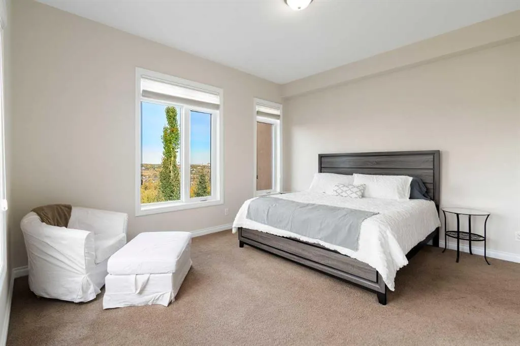 6 Hemlock Crescent SW #405