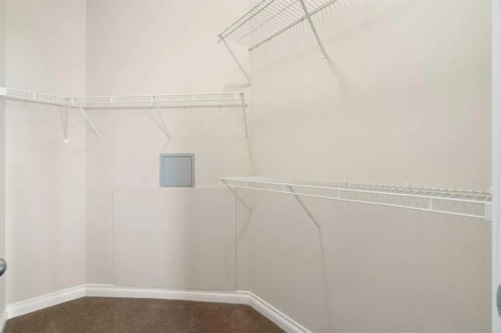 6 Hemlock Crescent SW #405