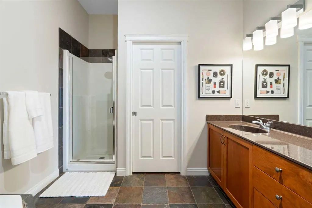 6 Hemlock Crescent SW #405
