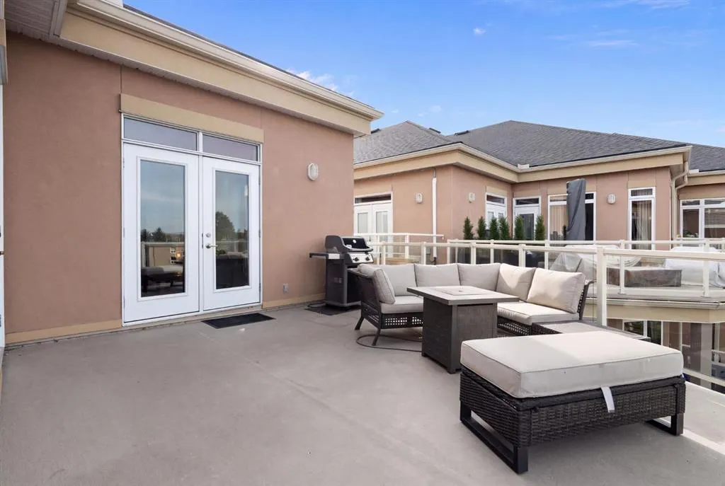 6 Hemlock Crescent SW #405