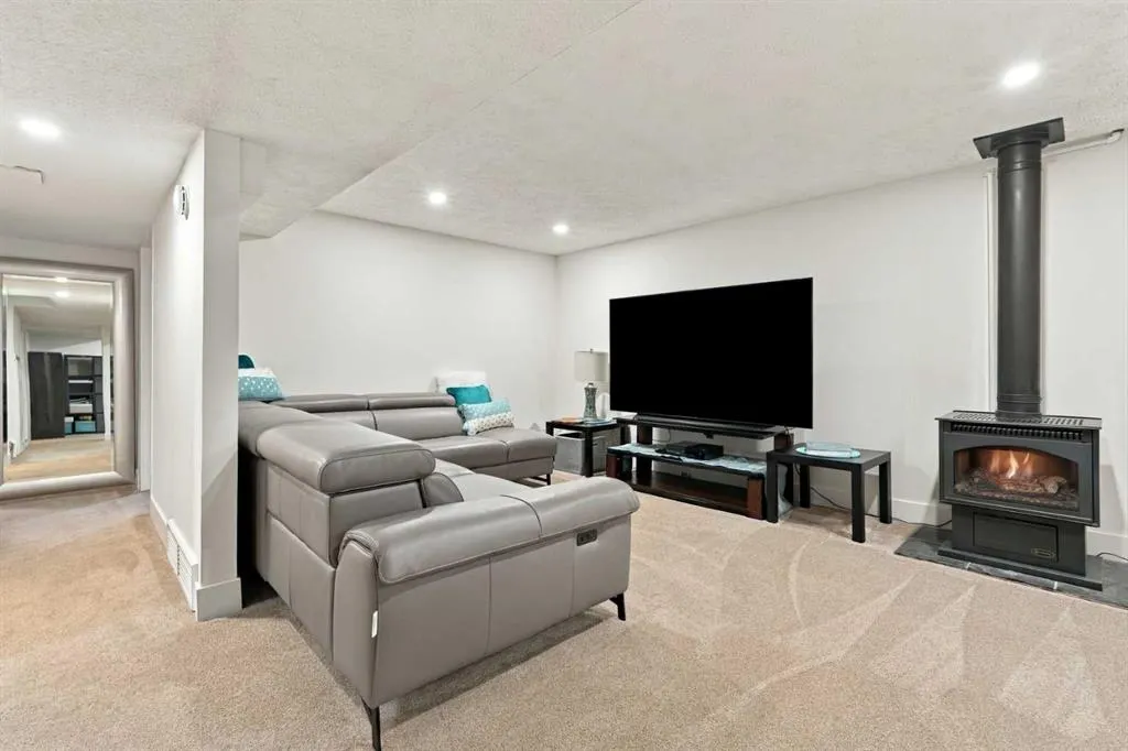 137 Lissington Drive SW