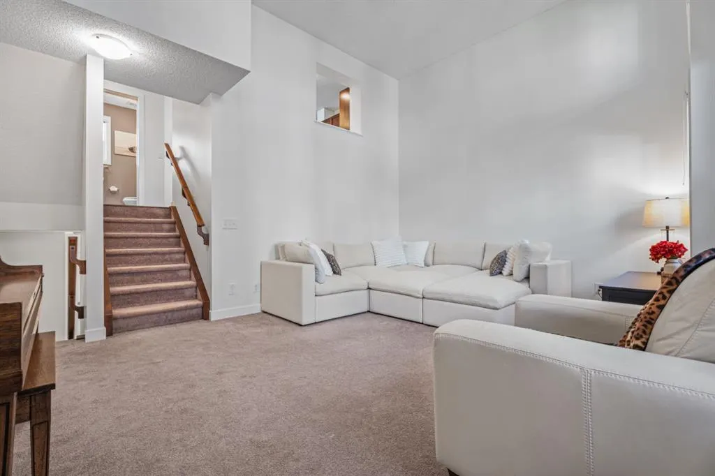 103 Panatella Road NW