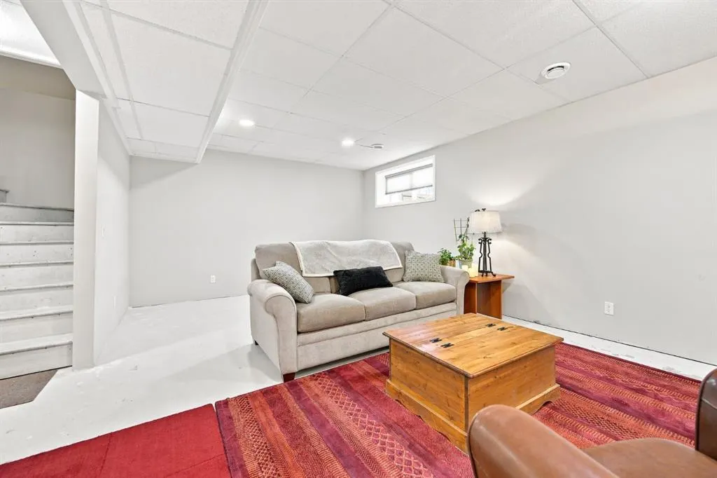 75 Sundown Close