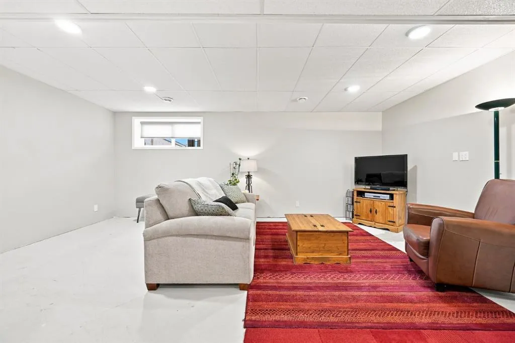 75 Sundown Close