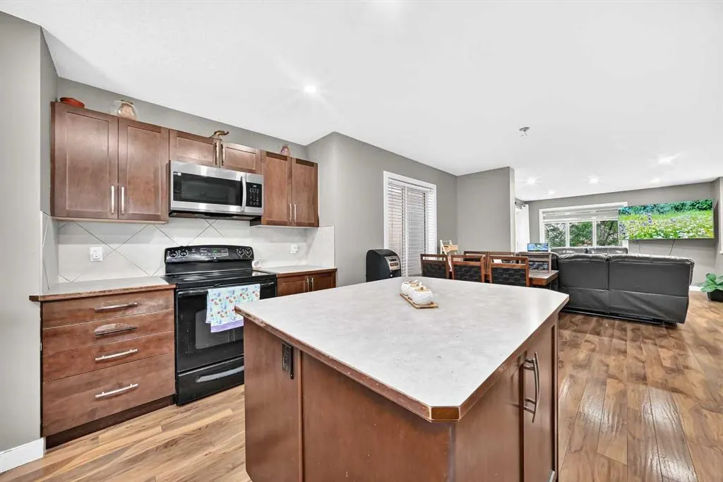 303 Saddlebrook Circle NE