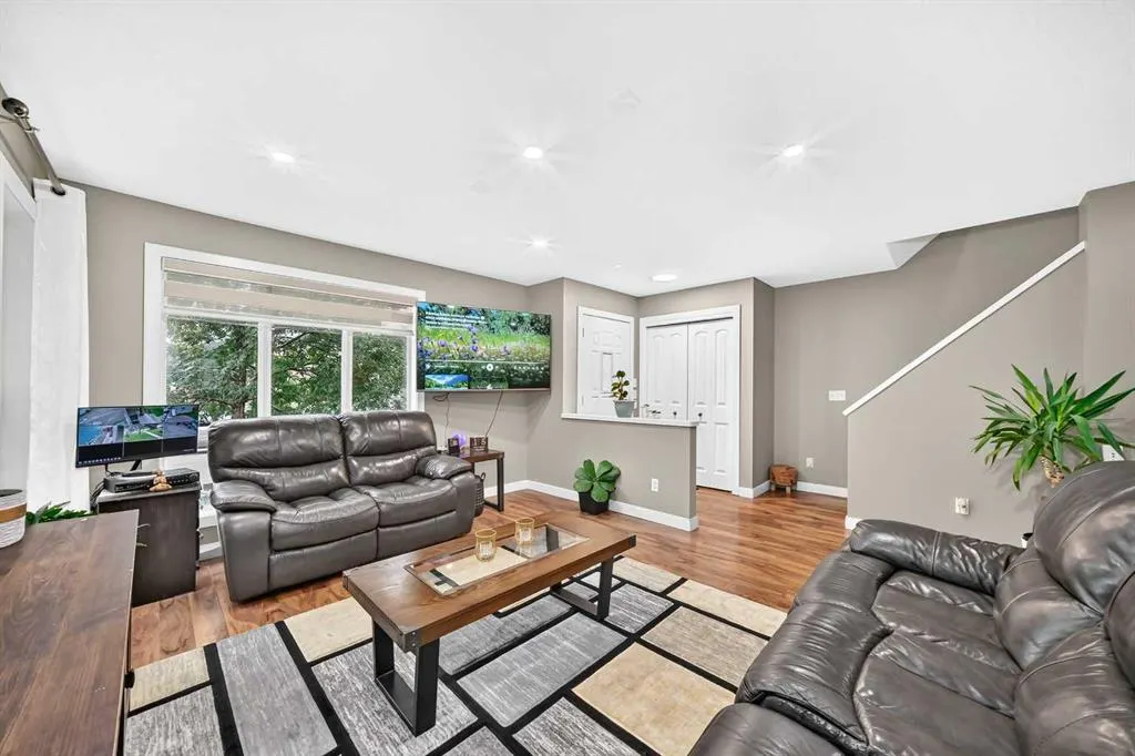 303 Saddlebrook Circle NE
