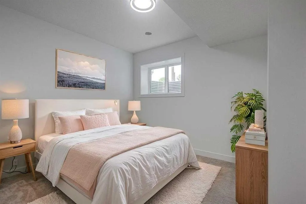 5537 51 Avenue #4