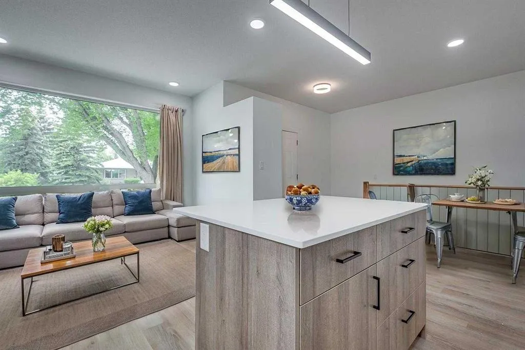 5537 51 Avenue #4