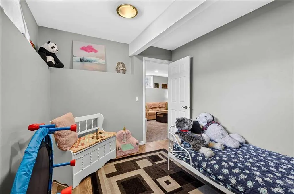 1429 Strathcona Way