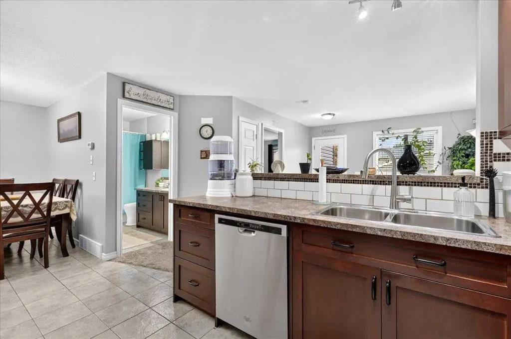 1429 Strathcona Way