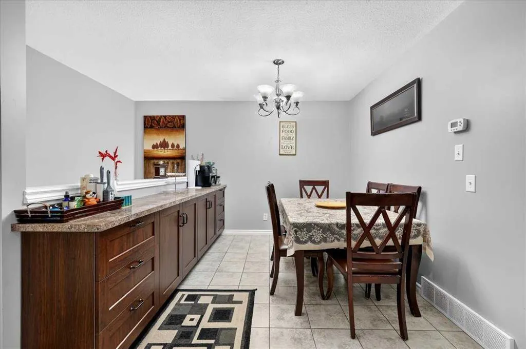 1429 Strathcona Way