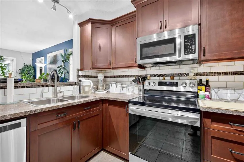1429 Strathcona Way