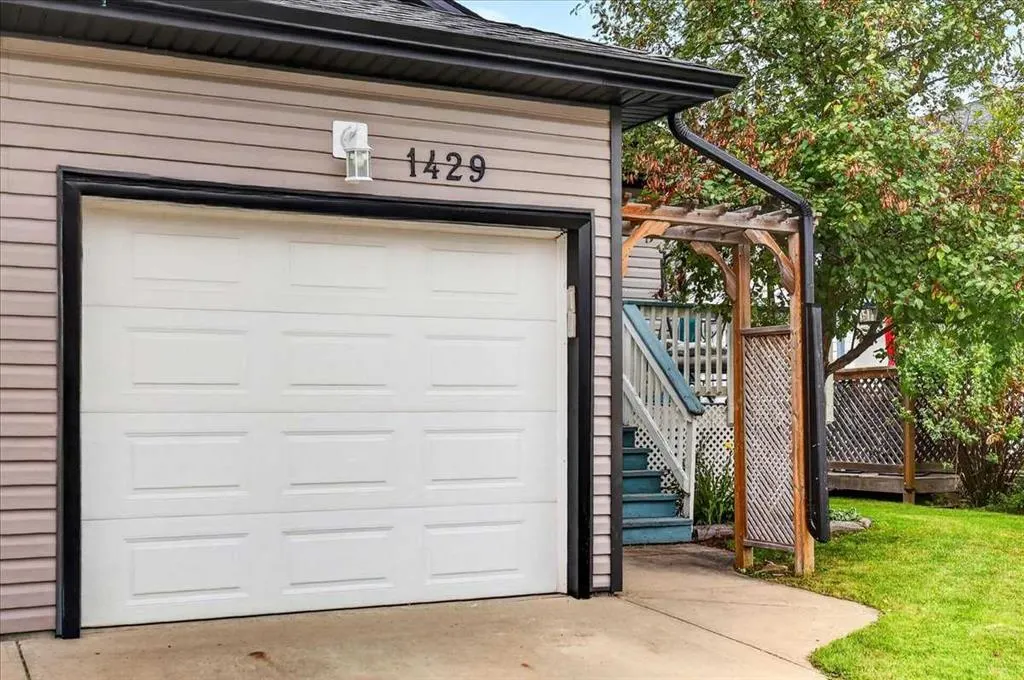 1429 Strathcona Way