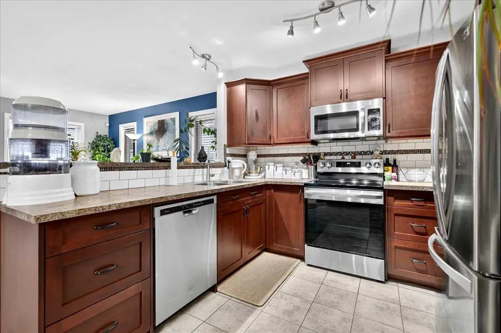 1429 Strathcona Way