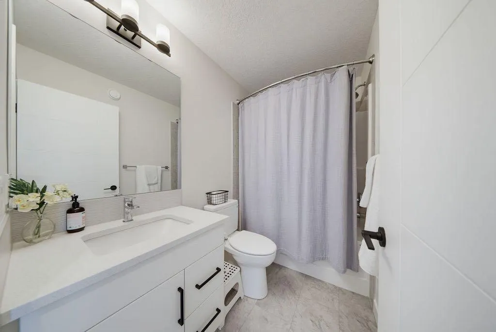 9 Amblefield Passage NW