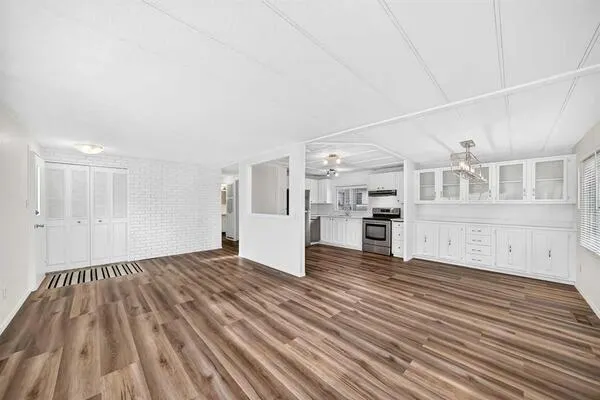 99 Arbour Lake Road NW