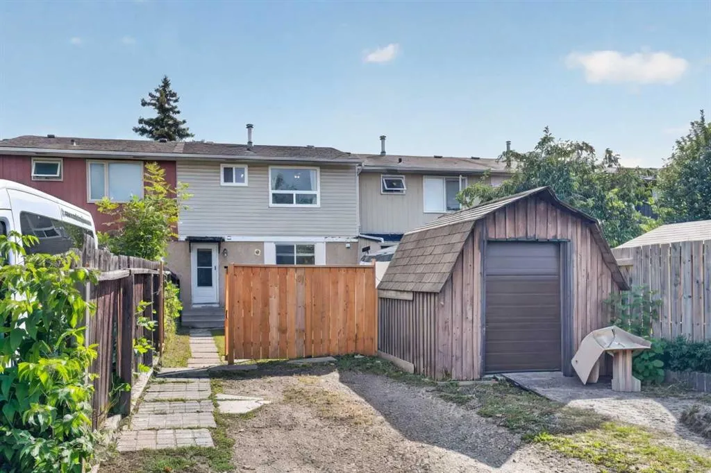 207 Penworth Drive SE