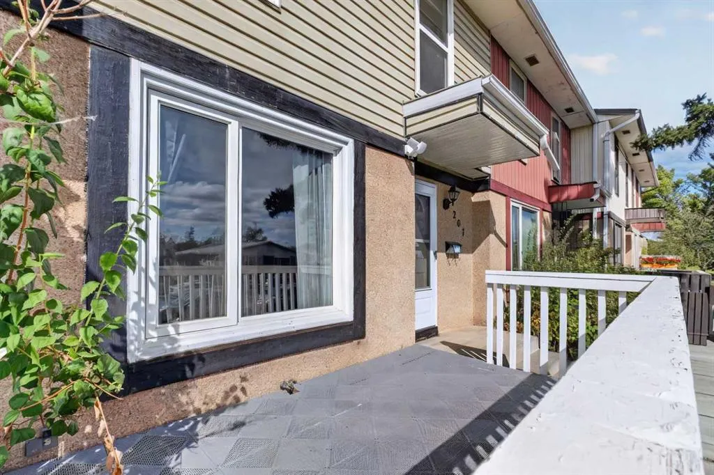207 Penworth Drive SE