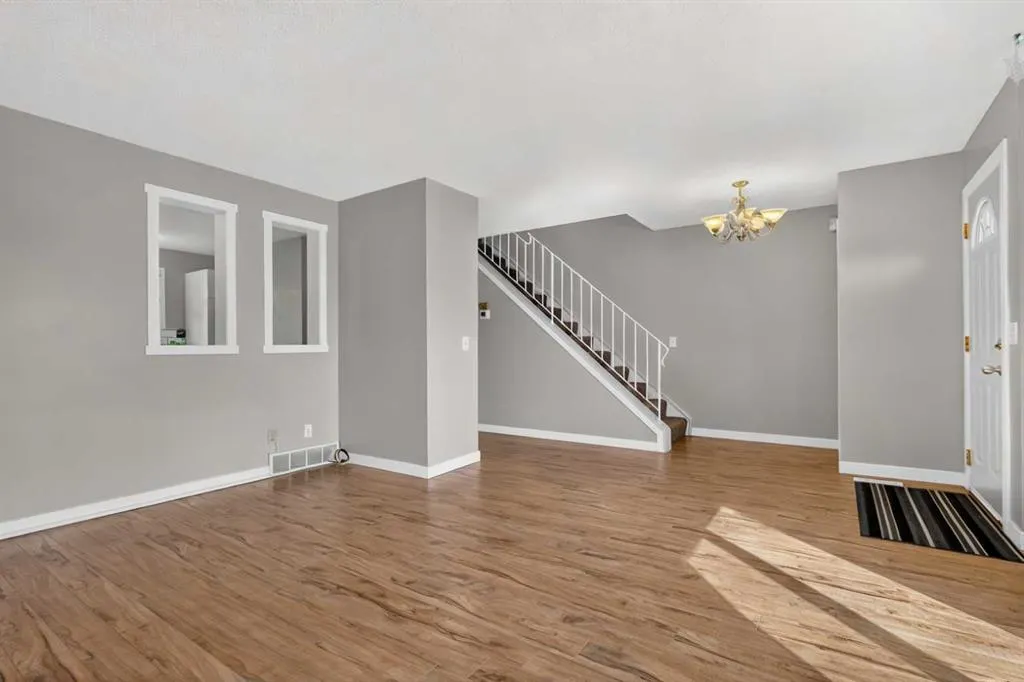 207 Penworth Drive SE
