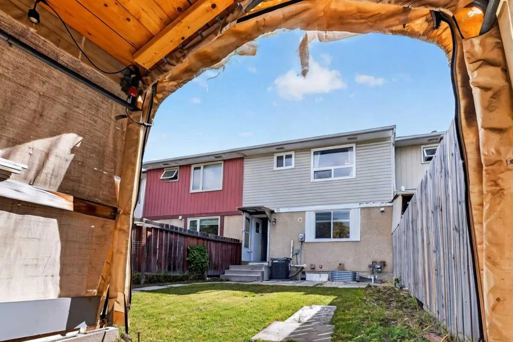 207 Penworth Drive SE