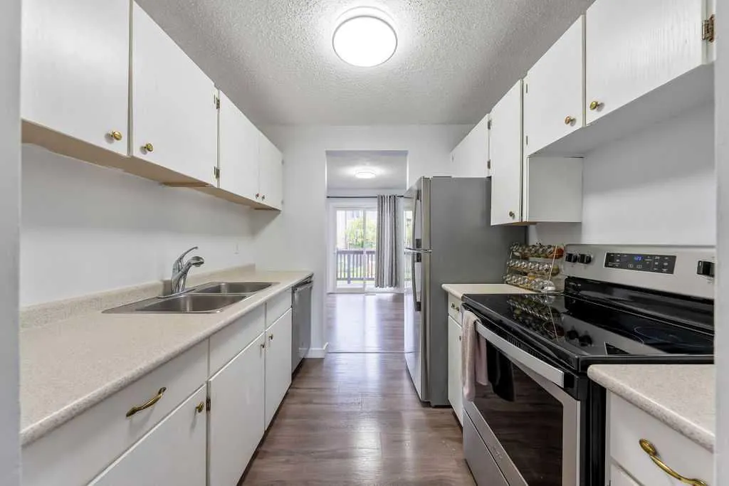 73 Glenbrook Crescent #24