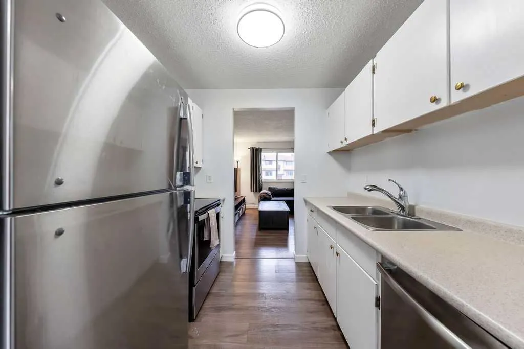 73 Glenbrook Crescent #24