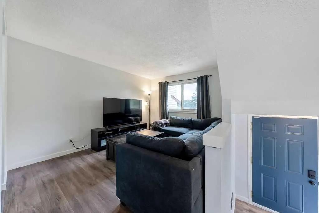 73 Glenbrook Crescent #24