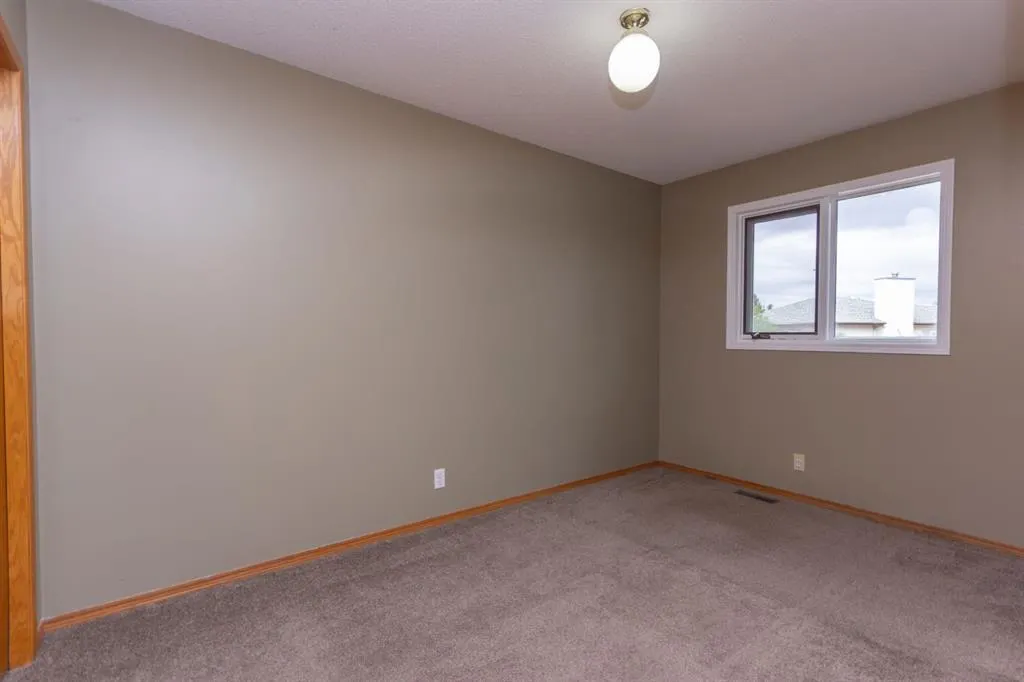 16 Davis Close