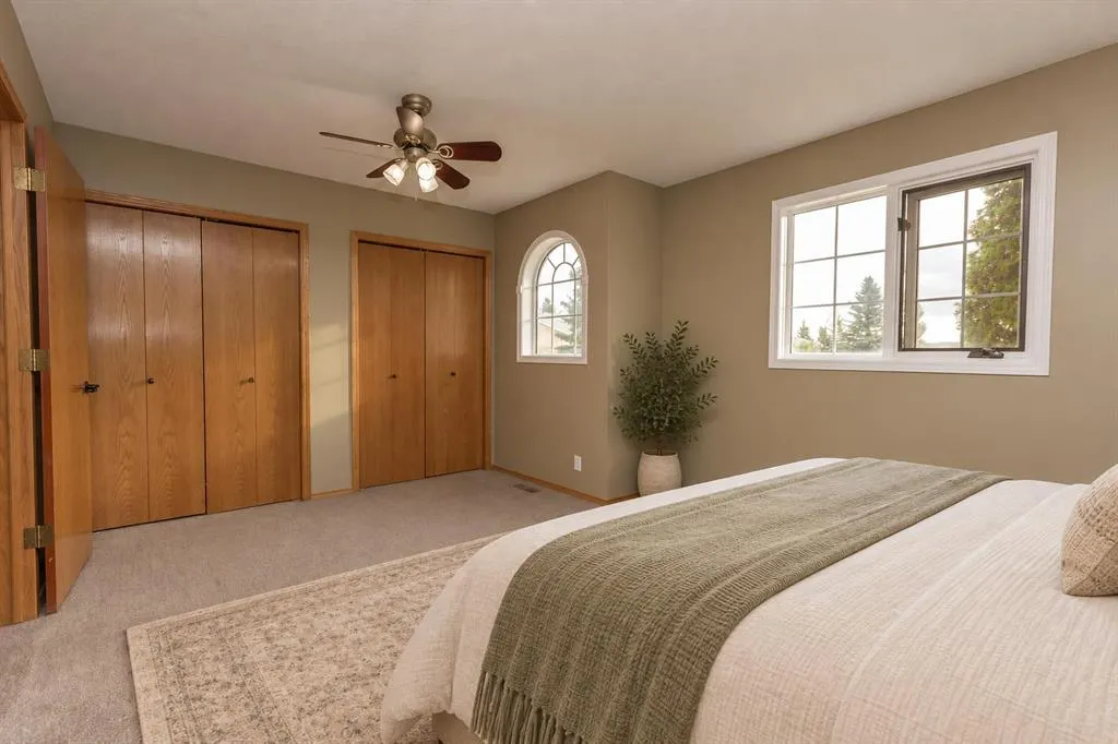 16 Davis Close