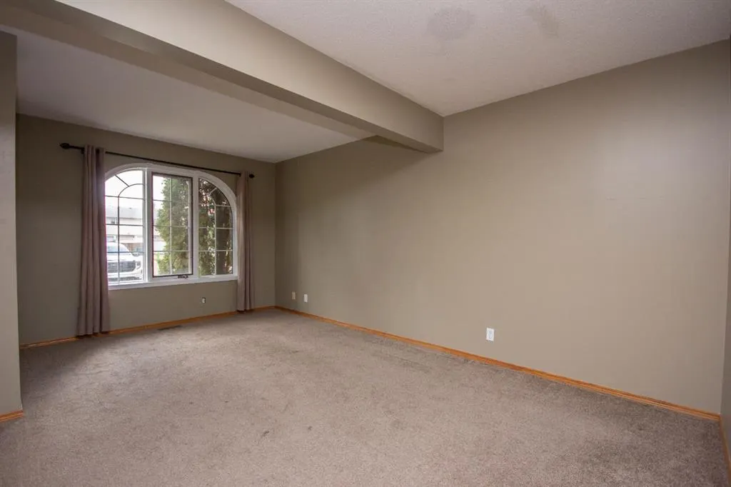 16 Davis Close