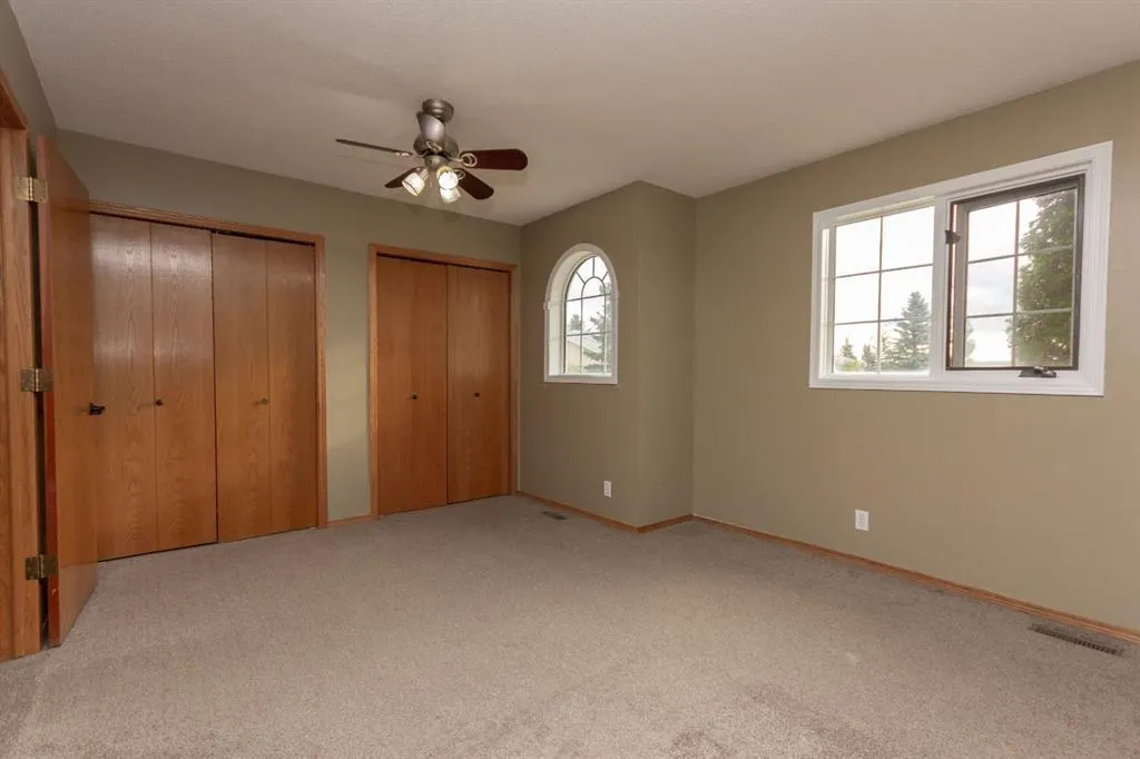 16 Davis Close