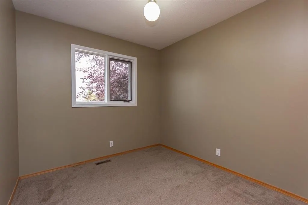 16 Davis Close