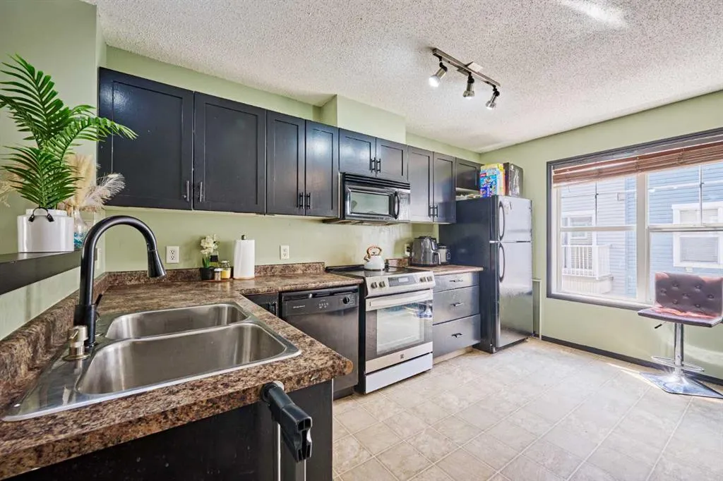 225 ELGIN Gardens SE
