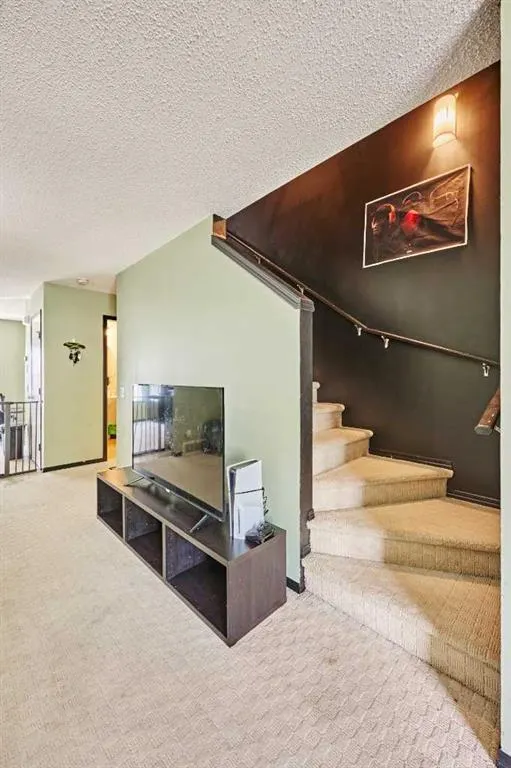 225 ELGIN Gardens SE