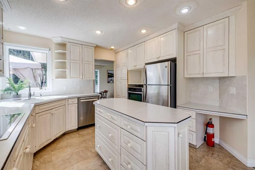 50 Elk Valley Crescent
