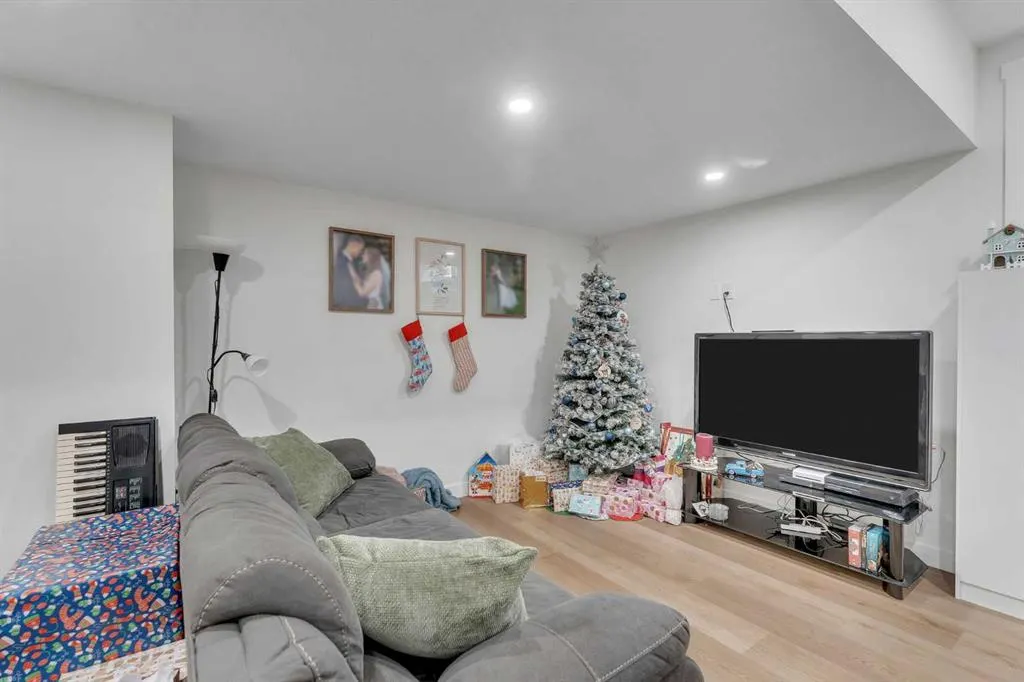 202 Kinniburgh Crescent