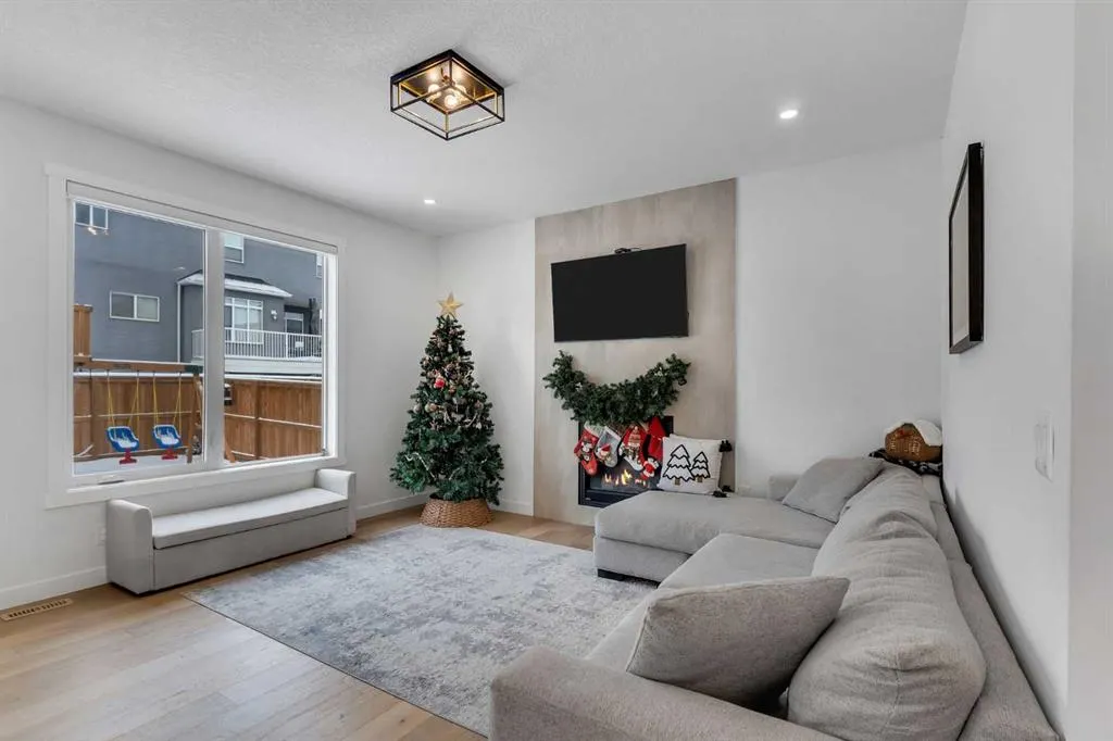 202 Kinniburgh Crescent