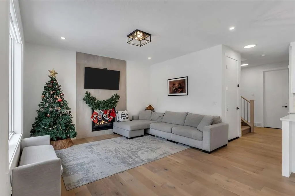202 Kinniburgh Crescent