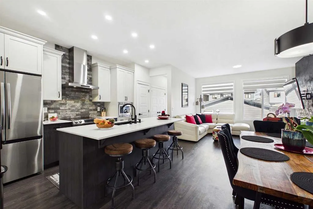 24 Rowmont Common NW