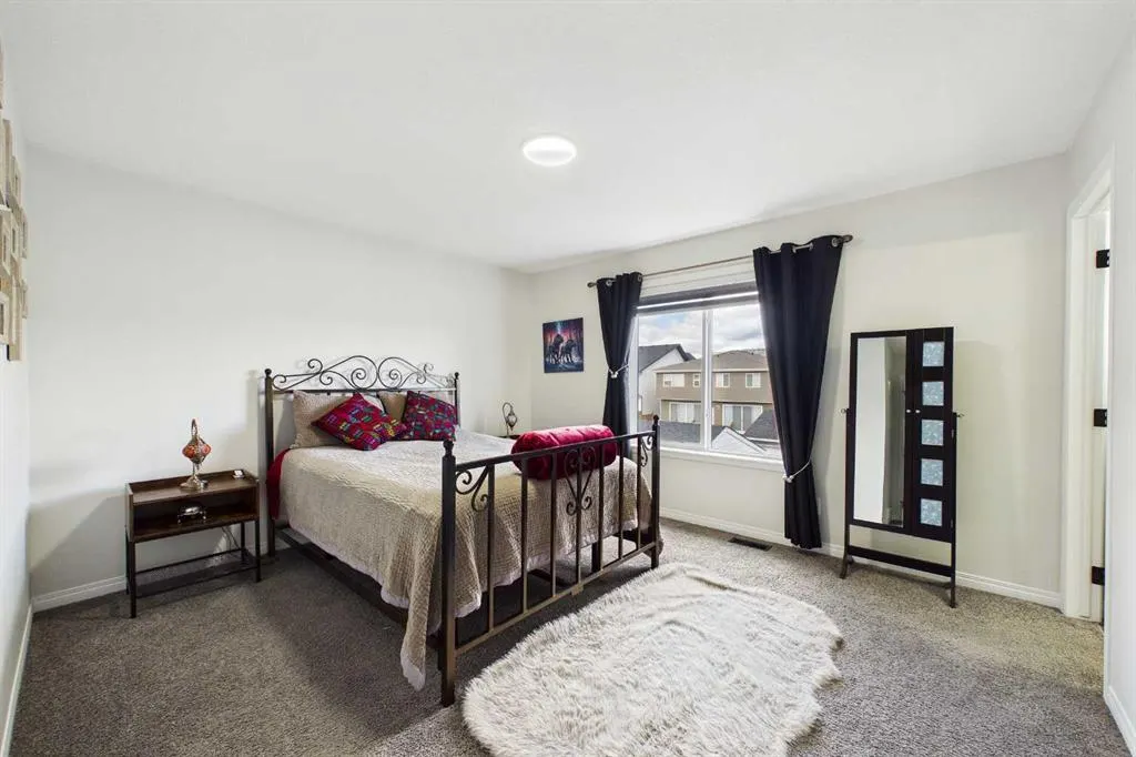 24 Rowmont Common NW