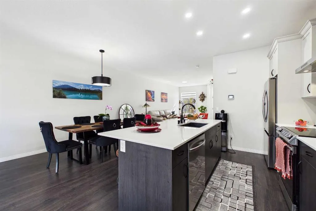 24 Rowmont Common NW
