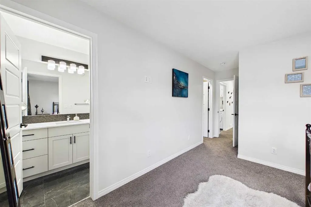 24 Rowmont Common NW