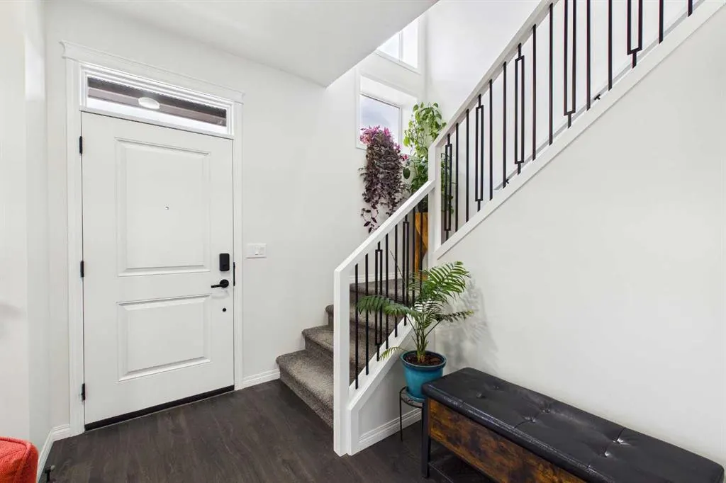 24 Rowmont Common NW