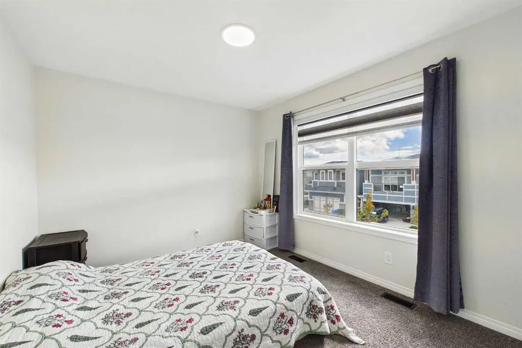 24 Rowmont Common NW