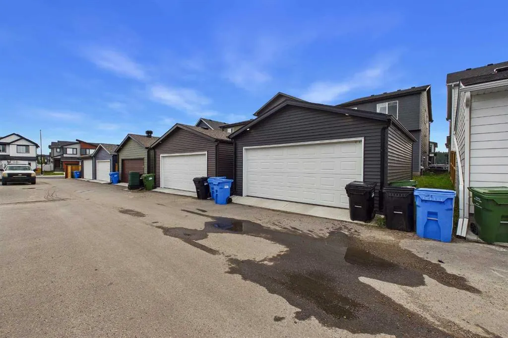24 Rowmont Common NW