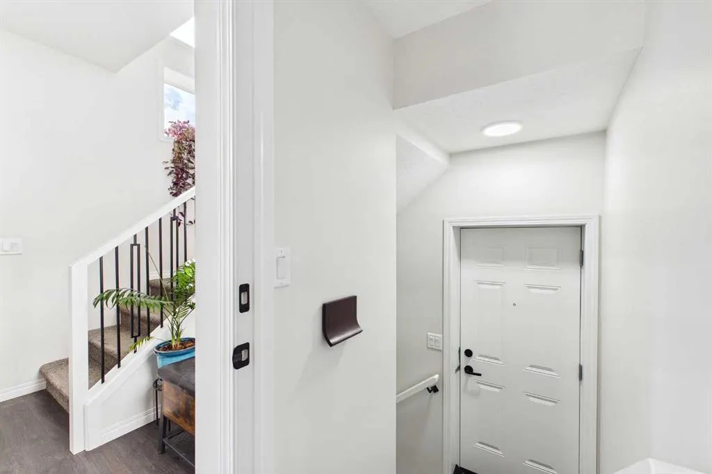 24 Rowmont Common NW