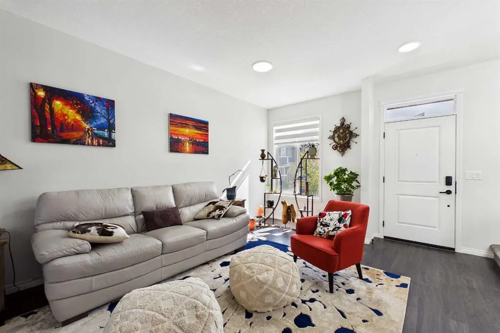 24 Rowmont Common NW