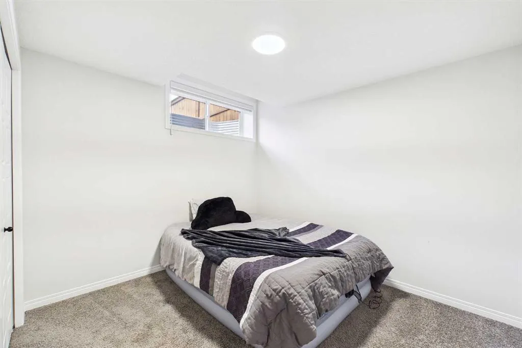 24 Rowmont Common NW